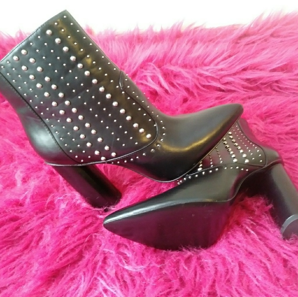 BCBG ankle boots